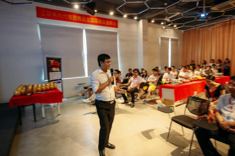 楊永春老師6月25受邀深圳拾色集團為全員提供《互聯網+全網營銷》系統培訓